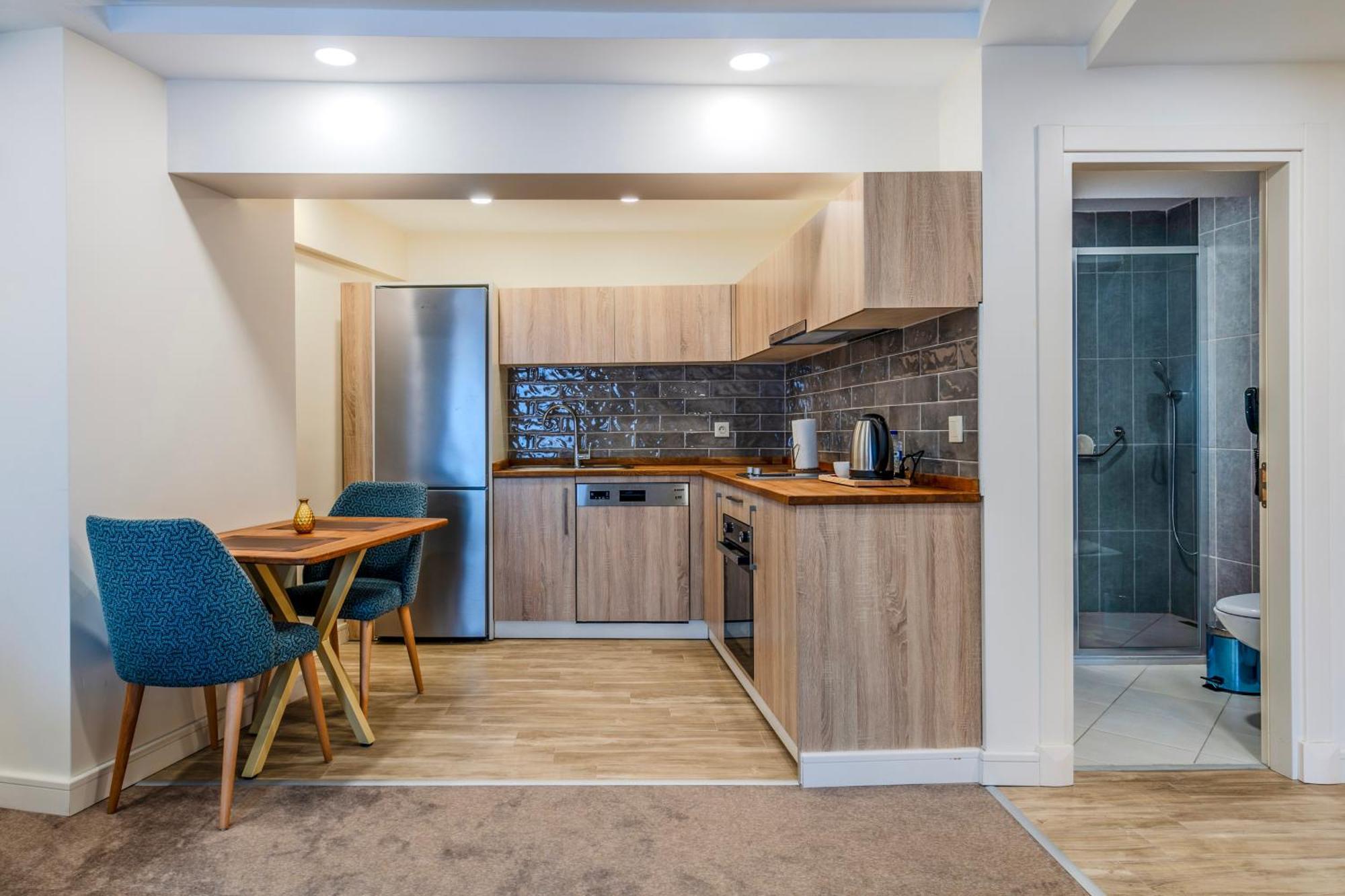 Roys Hotel & Suites Истанбул Екстериор снимка