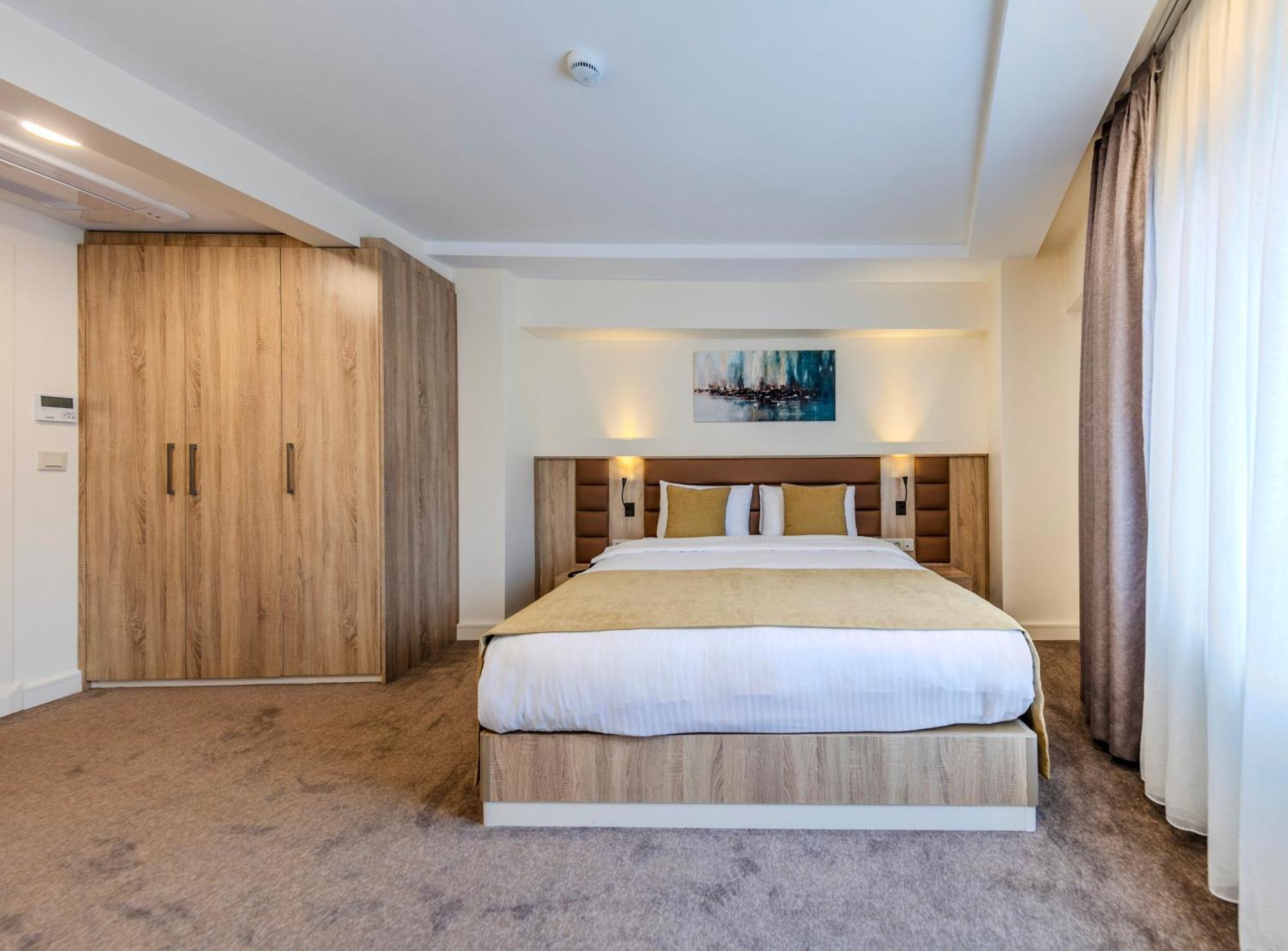 Roys Hotel & Suites Истанбул Екстериор снимка